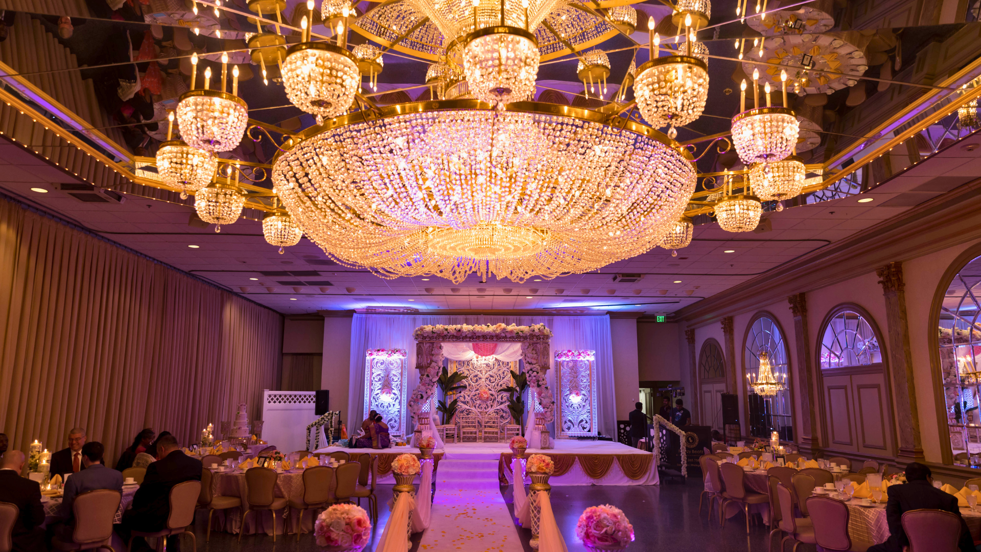 Beautiful mandap for a ceremony at the rounds setup.